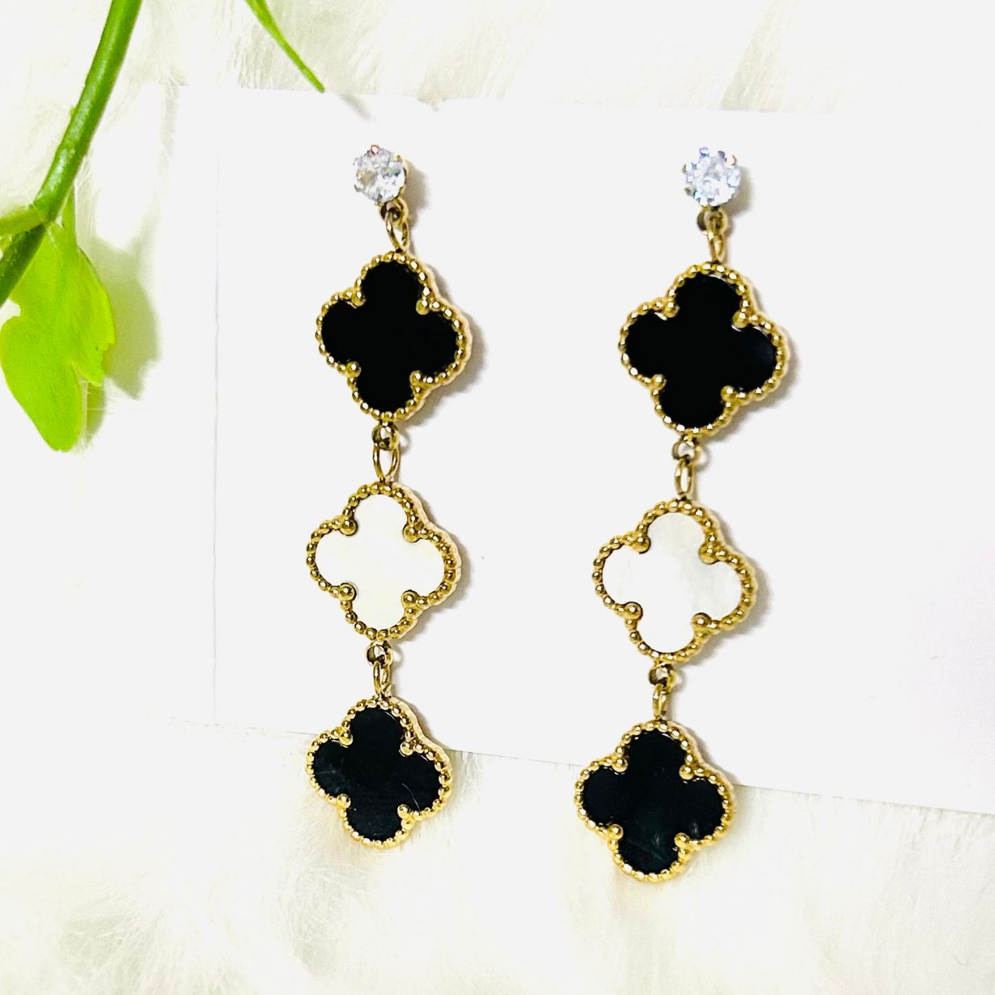 Lucky K- Drama Clover Earrings