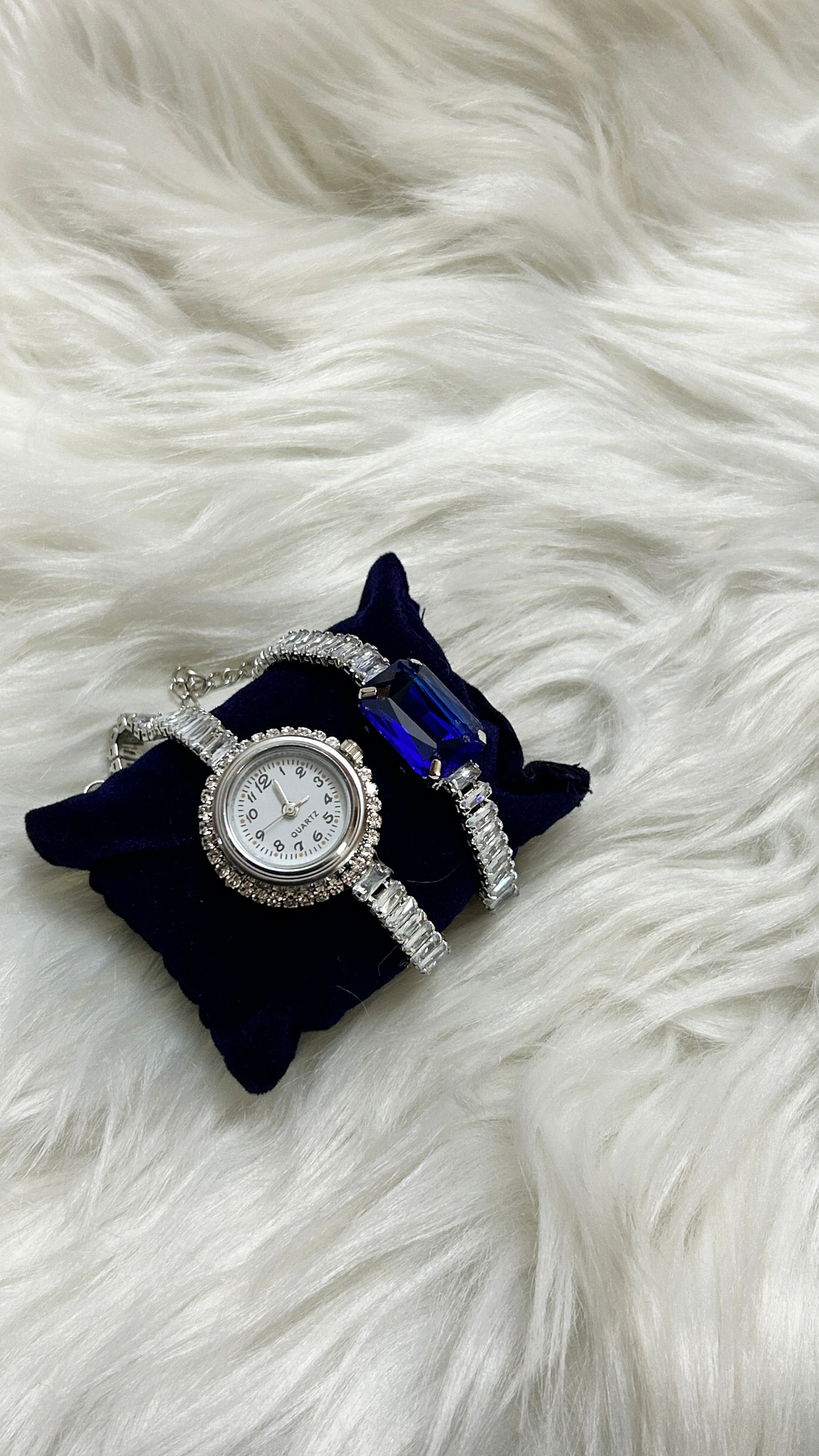 Valentines gift ideas, luxury, watch , bracelet watches 
✔️ Double-layer design for that sleek yet bold vibe
✔️ Beautifully crafted to elevate your look instantly
✔️ Affordable luxury that looks like you spent way more!
✔️ The perfect Valentine’s gift – treat someone special to a timeless piece 💝
This is more than just a bracelet or a watch – it’s a statement. Add it to your collection today and