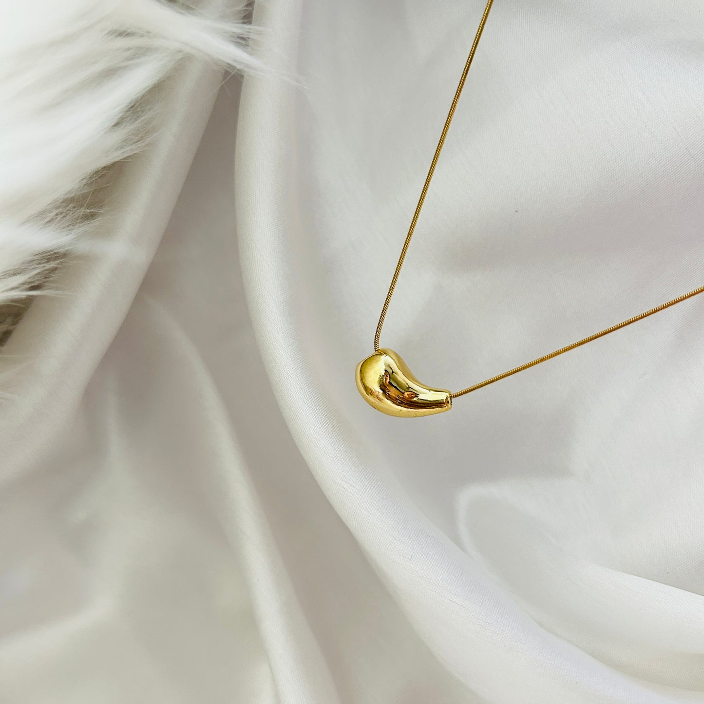 Eve Droplet Necklace