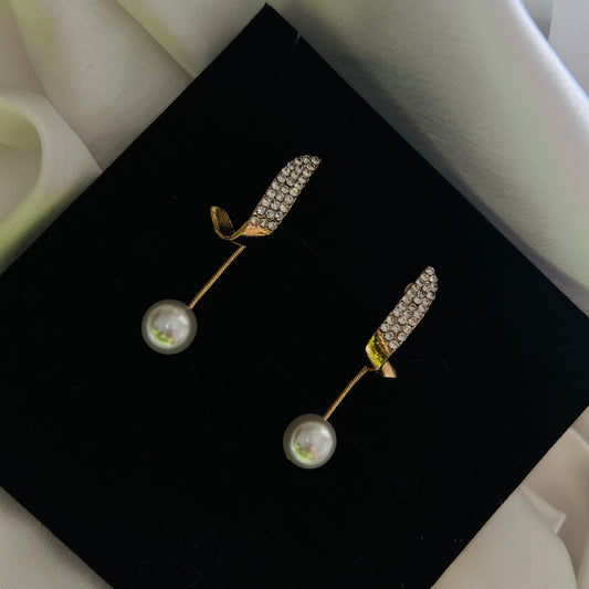 Diva Pearl Earrings