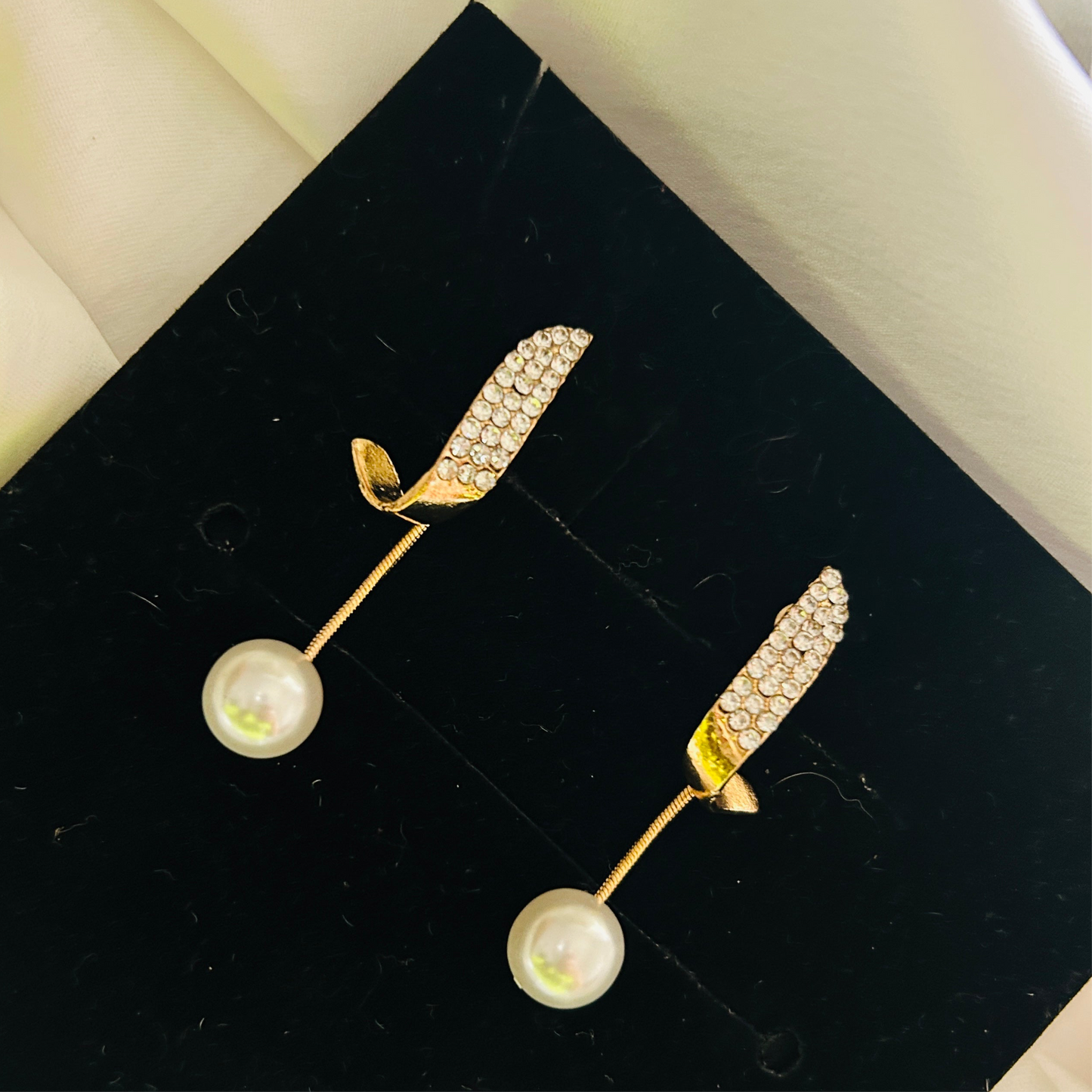 Diva Pearl Earrings
