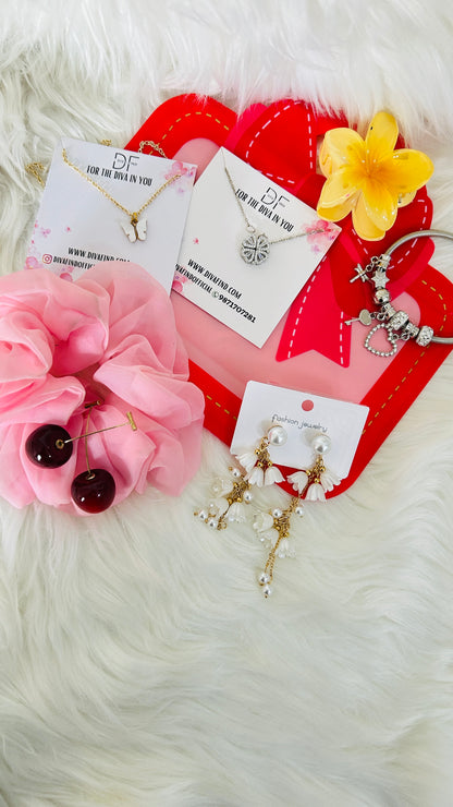 Rakhi Hamper 699