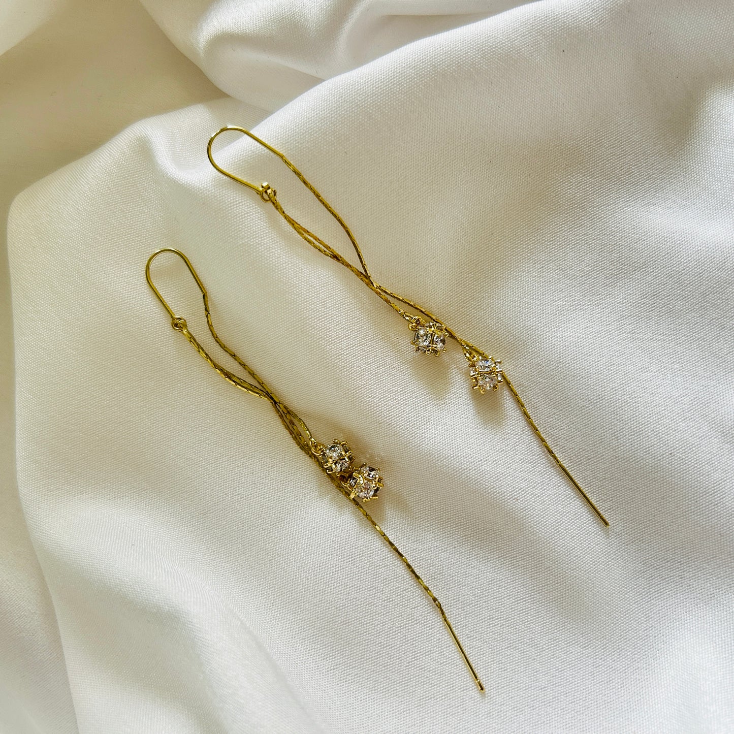 Sui Dhaga Earrings